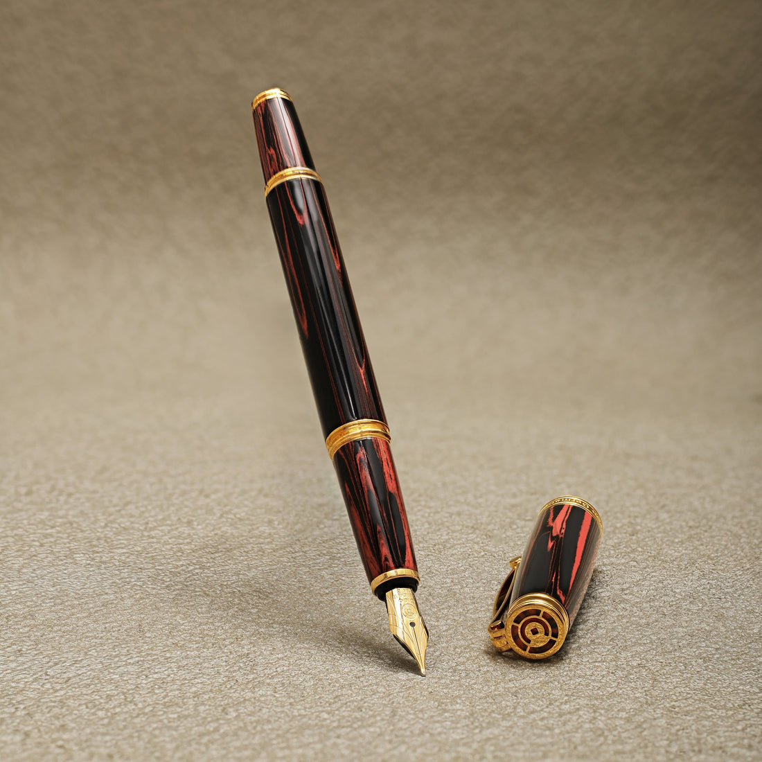 Cleo Skribent | Fountain Ink Pen | Ebonite | Vesuvius