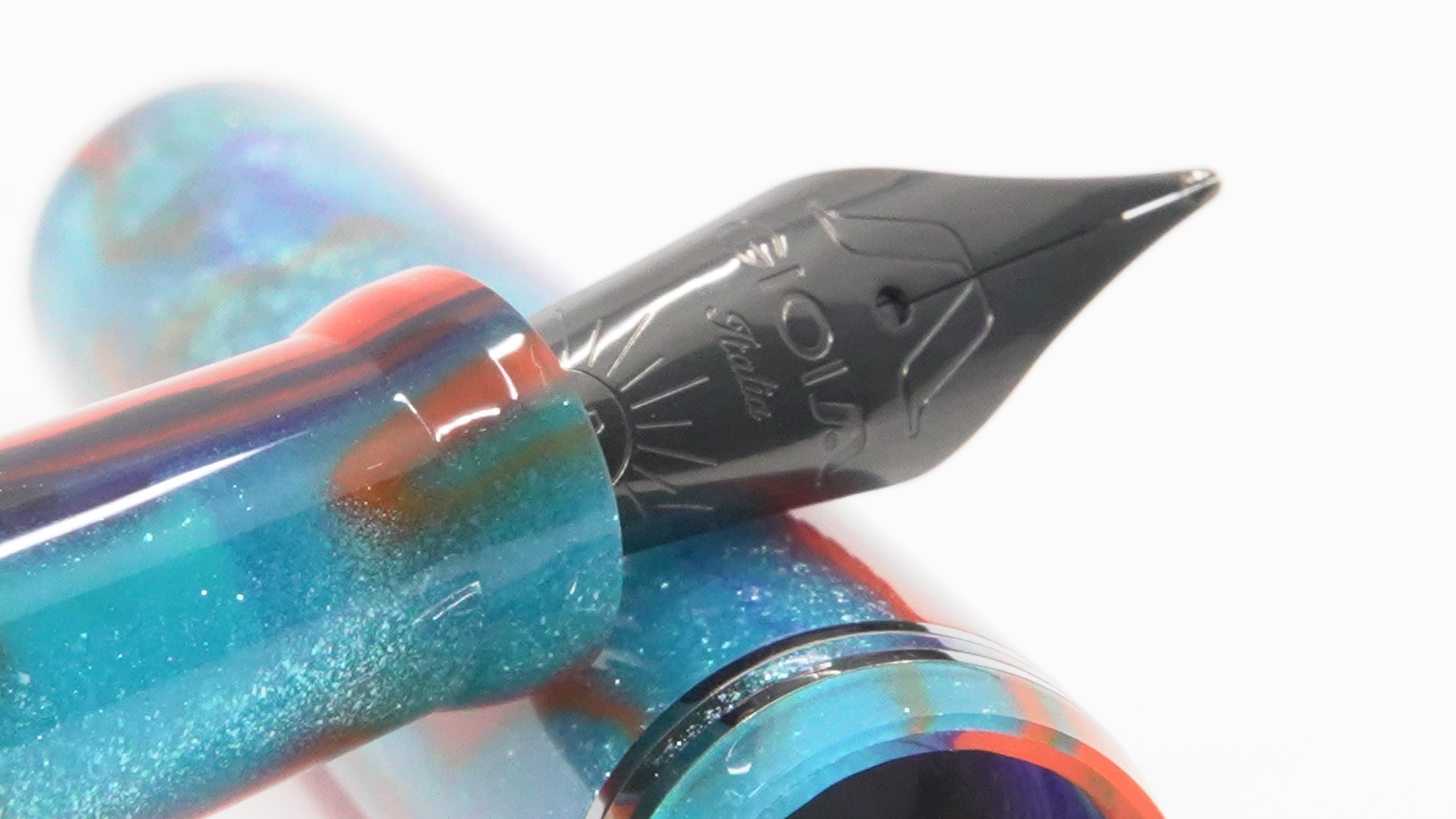 Gioia | Metis Fountain Pen | Iride Black | Broad Nib