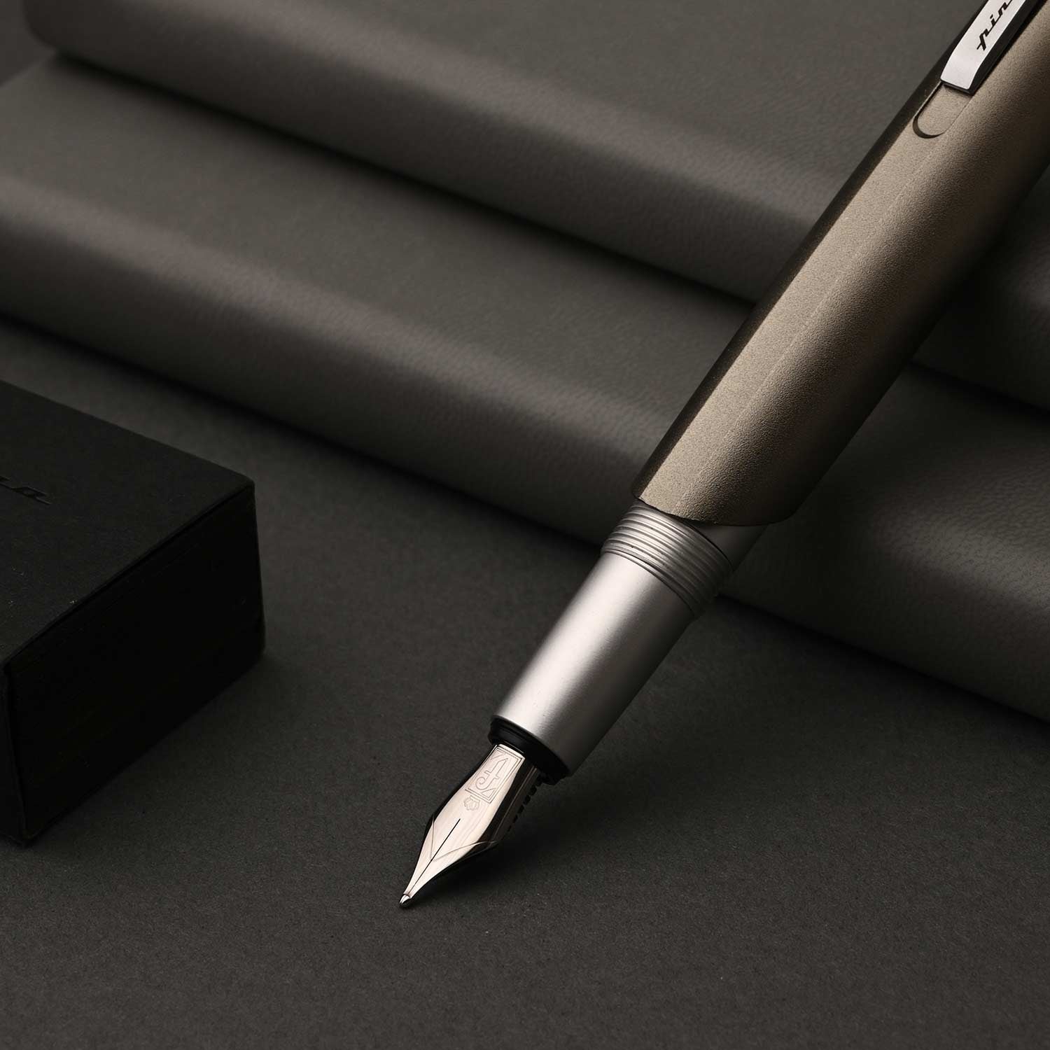 Pininfarina | Pf Go | Fountain pen | Titanio | Medium