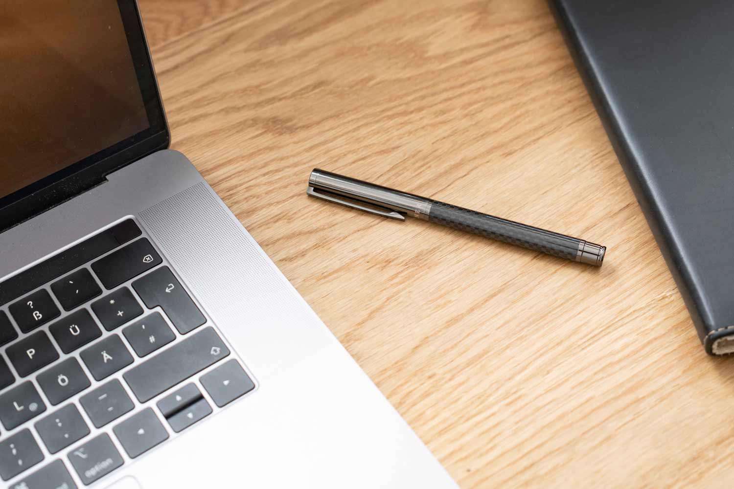 Horner | Carboneo | Rollerball Pen | Carbon Black - penpencilink